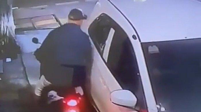 Pencurian pecahkan kaca mobil