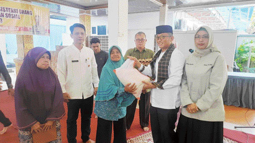 Lansia-Penyandang Disabilitas Terima Bantuan Permakanan