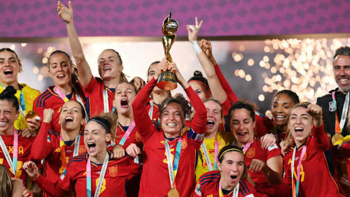 Spanyol berhasil mencatat sejarah dengan meraih gelar juara Piala Dunia Wanita pertama setelah mengalahkan Inggris dengan skor 1-0 dalam final yang seru, di Sydney, Minggu (20/8/2023).