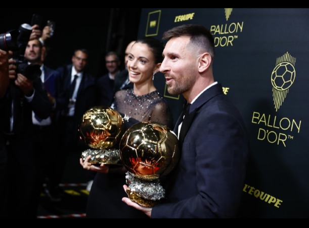 Lionel Messi dan Aitana Bonmatí membawa pulang penghargaan Ballon d'Or 2023 pria dan wanita. (Foto: X @ballondor)