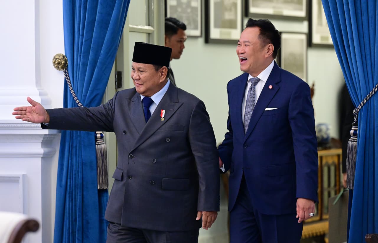 Presiden Prabowo Subianto bersama Perdana Menteri (PM) Kerajaan Tailan Anutin Charnvirakul menyaksikan penunjukkan sejumlah dokumen kerja sama antara Indonesia dan Tailan di Istana Merdeka, Jakarta, pada Senin, 3 Agustus 2026. 