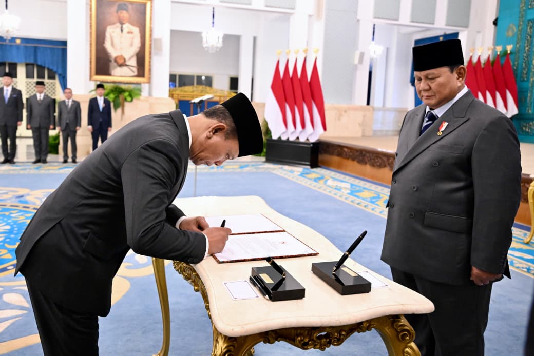 Presiden Prabowo Subianto melantik Letnan Jenderal TNI Kristomei Sianturi sebagai Kepala Badan Nasional Penanggulangan Bencana (BNPB) di Istana Negara, Jakarta, pada Kamis, 15 Oktober 2026.